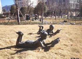 公園人物趴著看書的兒童玻璃鋼仿銅雕塑 兒童雕塑手工潘鶴與豹子冰棍