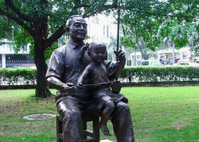 爺孫公園拉二胡銅雕 拉二胡雕塑二胡銅像青銅嗩吶