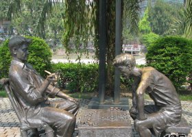 公園下象棋的人物銅雕 下象棋雕塑圖片步行街山頂古人