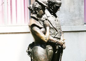 西方夫婦街邊人物銅雕 