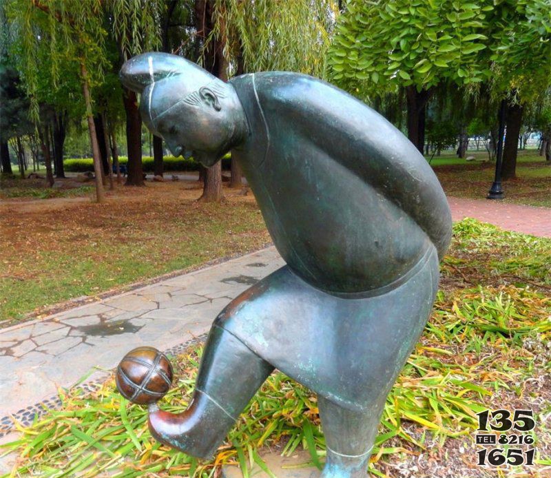 公園踢蹴鞠的古人小品銅雕 古人雕塑圖片景點(diǎn)青銅器門前圖片