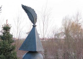 公園生活與抽象銅雕 