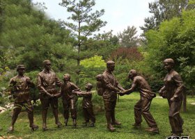 廣場八路軍解放戰(zhàn)士人物銅雕 八路軍雕塑門口大型作品門前