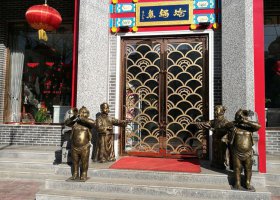 吹嗩吶酒店婚慶門口景觀銅雕擺件 吹嗩吶雕塑嗩吶模型小孩二胡