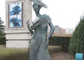 公園青銅少女人物銅雕 女人雕塑抽象小鎮(zhèn)泰晤士家門口