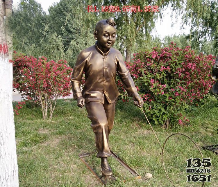 公園銅雕玩耍愉快人物雕塑 圖片