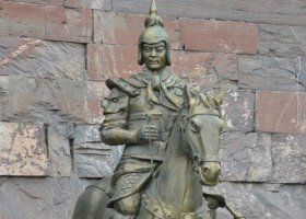 江鎮(zhèn)公園騎馬的將軍人物銅雕 軍人雕塑作品遠征軍人體大橋
